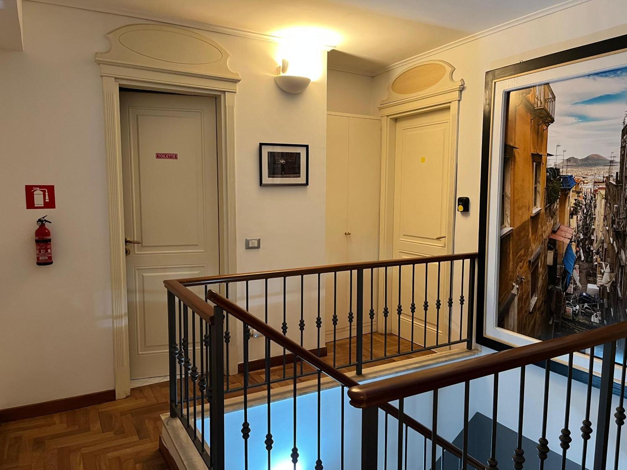 نابولي Palazzo Rota Guesthouse المظهر الخارجي الصورة